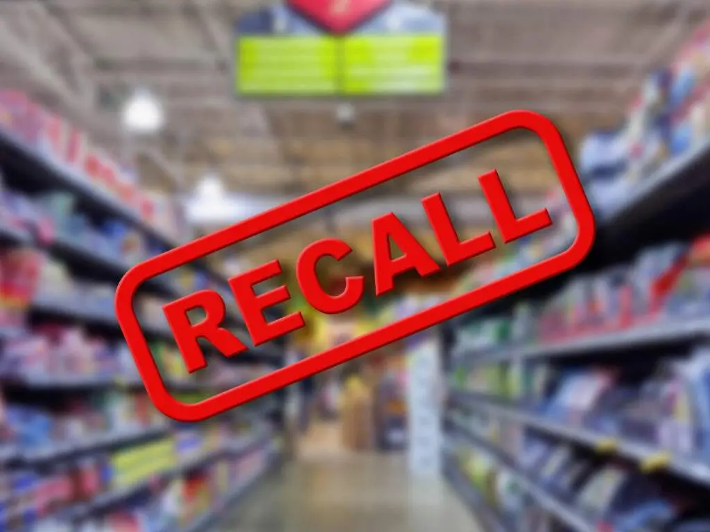 Grocery isle with Recall sign.
